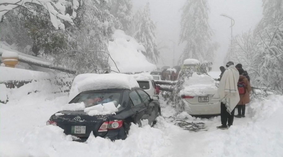Murree Authorities Geared Up for Snowfall Season.INP